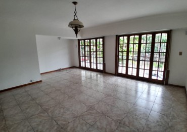 Chalet 3 ambientes con balcon. Primer piso por escalera. Libertad 5400