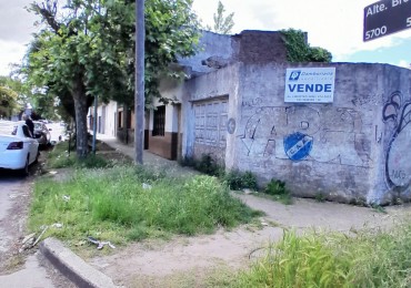 CASA DE 3 AMBIENTES CON TERRENO A RECICLAR SOBRE BROWN Y PERU