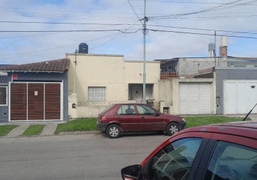 CASA DE 3 AMBIENTES A RECICLAR O A DEMOLER