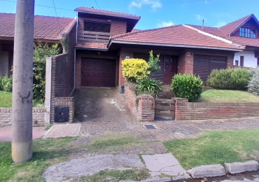 CHALET DE 6 AMBIENTES EN BARRIO SAN CARLOS
