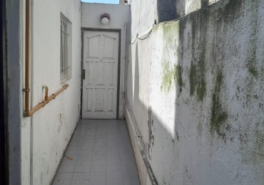 PH DE DOS AMBIENTES, POR PASILLO EN PLANTA BAJA