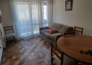 EN VENTA. DEPARTAMENTO DOS AMBIENTES CON BALCON Y COCHERA. ZONA SANTIAGO DEL ESTERO 1900