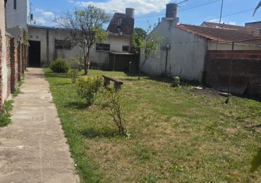 CASA CON PARQUE EN LIBERTAD AL 7500