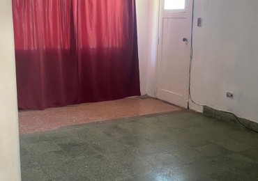 ALQUILER 24 MESES. CASA DE TRES AMBIENTES CON PATIO. NECOCHEA 6100