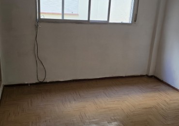 DEPARTAMENTO DE 2 AMBIENTES, INTERNO Y LUMINOSO EN ZONA PLAZA COLON
