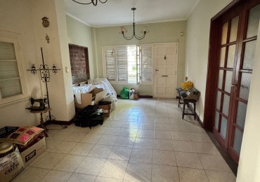 EXCELENTE CHALET DE 5 AMBIENTES EN VILLA PRIMERA