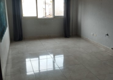 EN VENTA. 3 AMBIENTES EN COMPLEJO CERRADO, CON ESTACIONAMIENTO. APTO CREDITO. SOBRE AVENIDA LIBERTAD