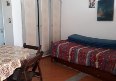 DEPARTAMENTO UN AMBIENTE. EN PEATONAL SAN MARTIN Y BUENOS AIRES