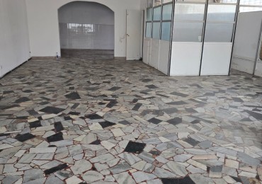 LOCAL CON VIDRIERA A LA CALLE, EN EXCELENTE ZONA DE VILLA PRIMERA