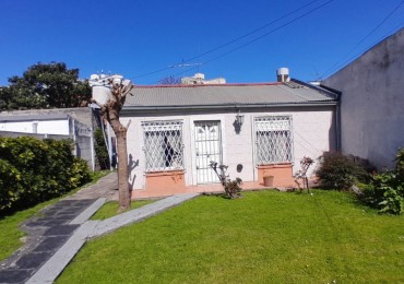 CASA CON GRAN LOTE EN BARRIO SARMIENTO.